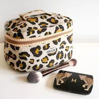 KIKOONI KIKOONI handgefertigte Kosmetiktasche "BIG BEAUTY", Oh leo, – Produktbild 1 von 2