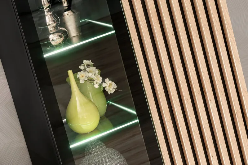Furn.Design Stauraumvitrine Morgan (Vitrinenschrank Schwarz mit Eiche Lamellen, 80 x 192 cm, 10 Fächer) mit Push-to-Open, inklusive LED Beleuchtung, Schwarz, – Produktbild 1 von 5