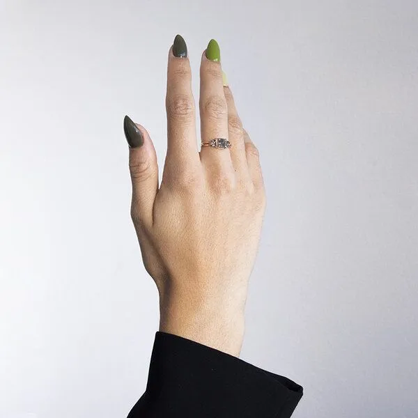 Eppi Eppi Ring mit einem Salt and Pepper Diamanten und Diamanten in Marquise-Form Sila – Produktbild 3 von 3