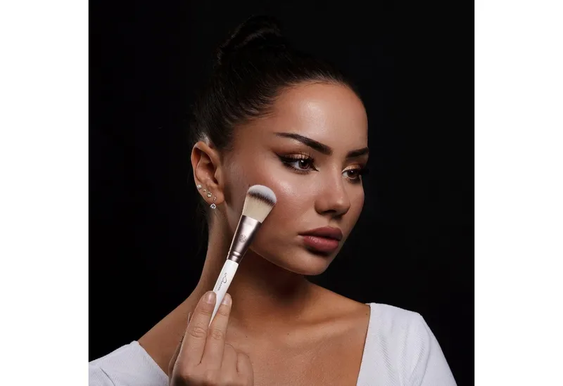 Luvia Cosmetics Kosmetikpinsel-Set DAILY SELECTION, 5 tlg., Nurai-Pinselhaar, vegan und hautfreundlich, verliert keine Haare., Weiß, – Produktbild 3 von 4