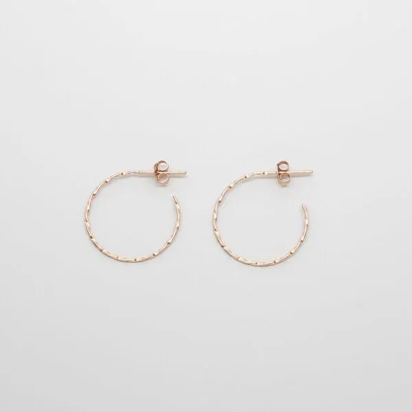 fejn jewelry fejn jewelry Creole 'tiny twisted hoop', Rotgold, – Produktbild 1 von 1