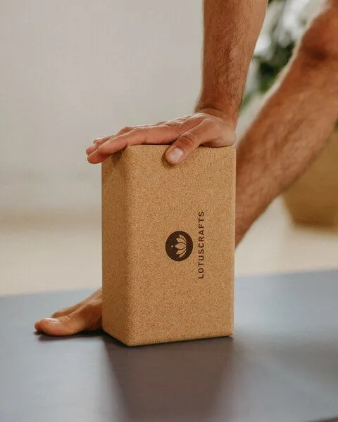 Lotuscrafts Lotuscrafts Yogablock Kork Supra Grip - ökologisch hergestellt (Klein) – Produktbild 5 von 6