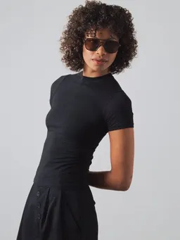 Honest Basics Honest Basics Damen Slim Fit T-Shirt aus Bio- und recycelter Baumwolle – Produktbild 1 von 1