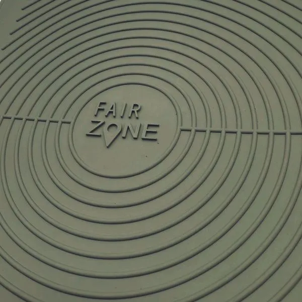 Fair Zone Fair Zone Wärmflasche 2 Liter aus Naturkautschuk, Olive, – Produktbild 3 von 3