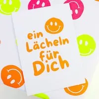 Bow & Hummingbird Bow & Hummingbird Postkarte "ein Lächeln für dich" aus Recyclingpapier – Produktbild 1 von 1