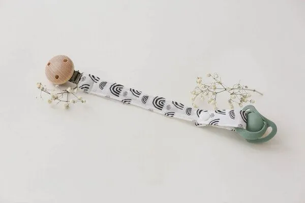 NoniKids Berlin Musselin Schnullerband in 11 Farben | NoniKids Berlin, Regenbogen s/w, – Produktbild 1 von 4