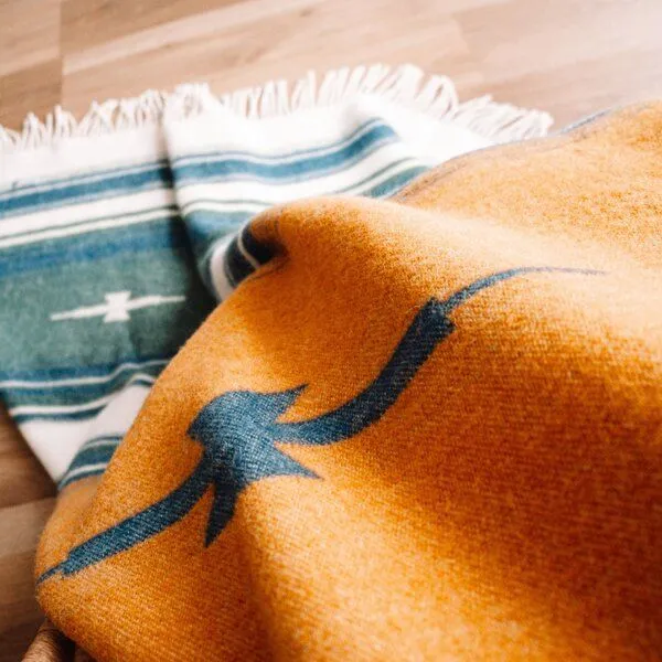 Steppenwolle Steppenwolle Kuscheldecke VALLEY aus 100% Schurwolle mit Tribalmotiv & Fransen – Produktbild 4 von 4