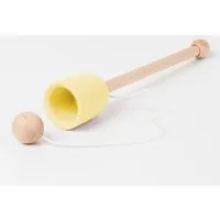 Me&Mine Becher und Ball aus Holz von Me&Mine, Gelb, – Produktbild 1 von 1