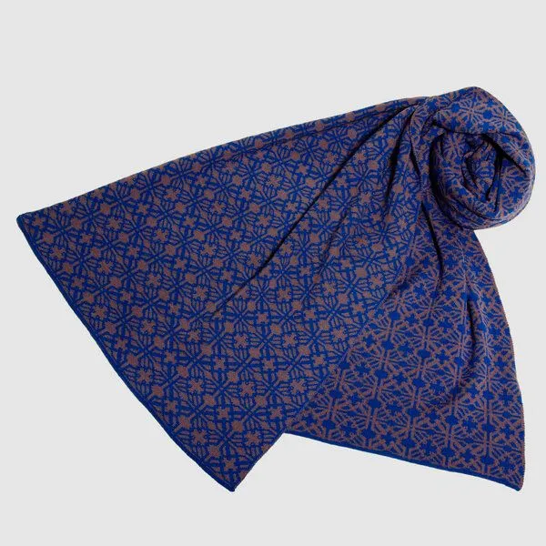 LANARTO slow fashion LANARTO slow fashion Schal Muster 'Irland' zweifarbig gestrickt aus mulesingfreier Merinowolle, Blau (royal), – Produktbild 1 von 3