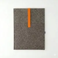matilda k manufaktur matilda k. manufaktur Minimalistische Laptophülle aus Wollfilz 'max' mit Einsteckfach | für MacBook |Air| Pro 13|14|15|16 Zoll, Braun-braun-orange, – Produktbild 1 von 1