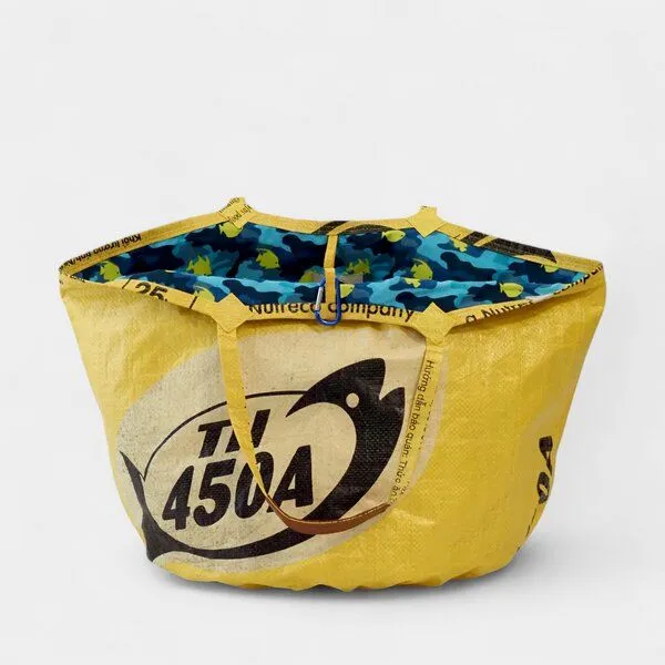 REFISHED fair fashion REFISHED fair fashion Tasche 'SOULMATE COTTON' Limitierte Edition! - upcycelte Fischfuttersäcke, #fish gelb-til/#cotton neon, – Produktbild 4 von 5