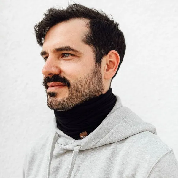Liebe Deinen Planeten Liebe Deinen Planeten Multi Loop vegane Naturfaser in 3 Größen, viele Farben für Damen und Herren, Multifunktions Schlauchschal aus Modal Jersey TencelTM, Schwarz, – Produktbild 1 von 4