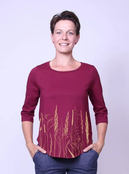 Peaces.bio - handbedruckte Biomode Peaces.bio - handbedruckte Biomode Bio-Damen-3/4 Arm Shirt- Gräservielfalt, Bordeaux, – Produktbild 2 von 2