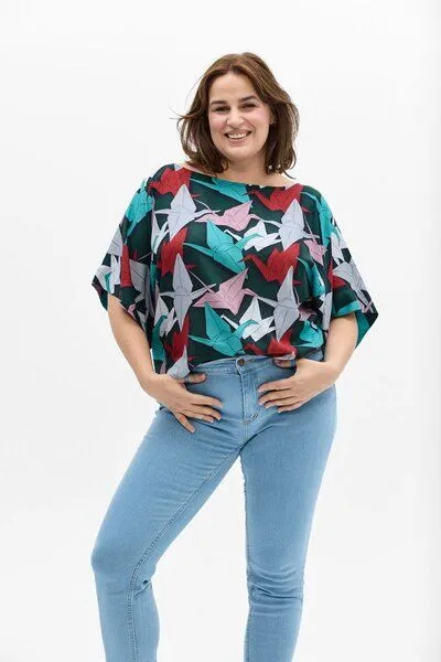 KOKOworld Bluse Wind aus fließender Viskose – weiter eleganter Schnitt mit Kimonoärmeln – exklusiver KOKOworld Print – Fair produziert in Polen, Origami green (mehrfarbig), – Produktbild 4 von 4