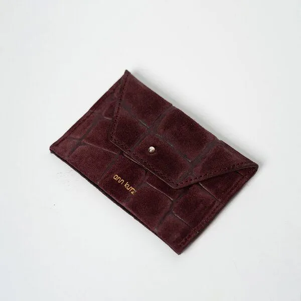 ann kurz ann kurz Tiny Envelope – kleines Portemonnaie aus Leder, Croco print suede burgundy, – Produktbild 1 von 2