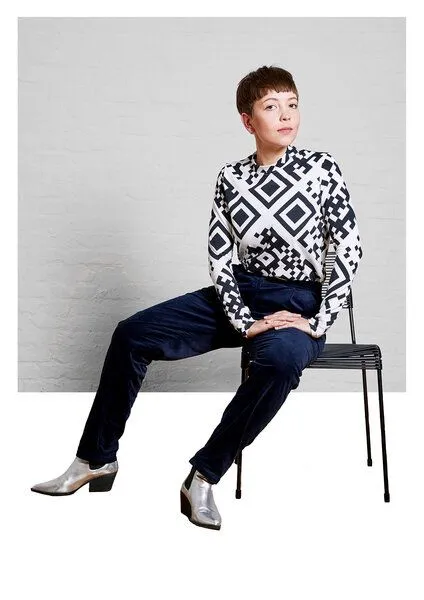 Sophia Schneider-Esleben Sophia Schneider-Esleben Longsleeve Paula, aus Bio-Baumwolle, Qr schwarz, – Produktbild 2 von 3