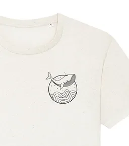 vis wear vis wear Wal zwischen Ozean und Wellen - Unisex T-Shirt - Recycled Bio Baumwolle – Produktbild 1 von 1