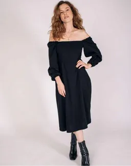 Aatise Aatise Kleid Zéfi mit langen Ärmeln aus EcoVero uni schwarz – Produktbild 1 von 1