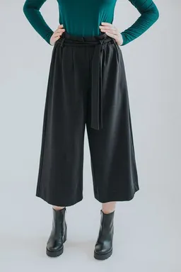 KOKOworld Hose Kuloty Alka – Culotte-Hose mit erhöhter Leibhöhe – Bund im Paperbag-Stil – 100% in EU fair produziert – KOKOworld – Produktbild 1 von 1