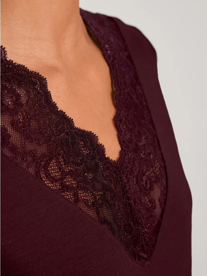 CALIDA CALIDA Nachthemd Elegant Dreams Damen (1-tlg) 95cm Länge, seidig weich, anschmiegsam, feine Spitze, Rot, – Produktbild 5 von 5