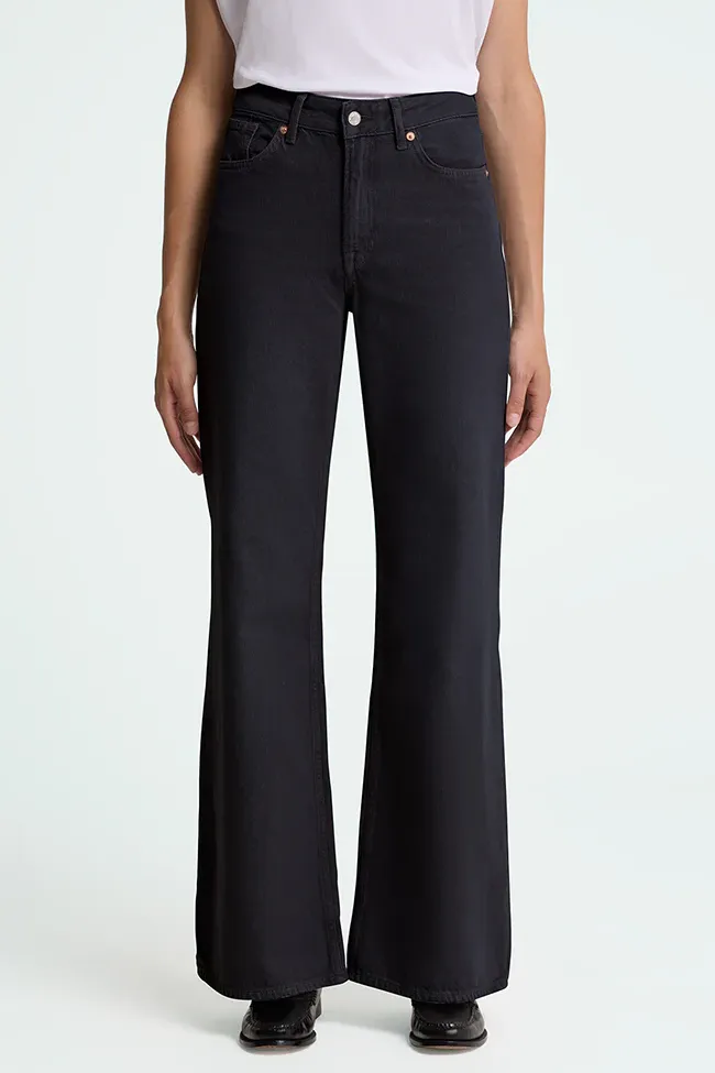 Kings Of Indigo Kings of Indigo Damen vegan Jeans Flare Jane Holo Schwarz, Schwarz, – Produktbild 2 von 2