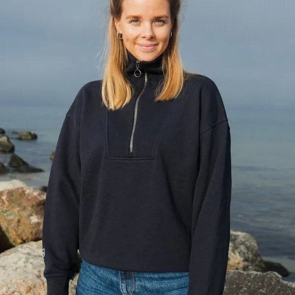 SALZWASSER BRIT – Half-Zip Sweater (Damen) aus 100% Bio-Baumwolle (GOTS) von SALZWASSER, Dunkelblau (blau), – Produktbild 2 von 4