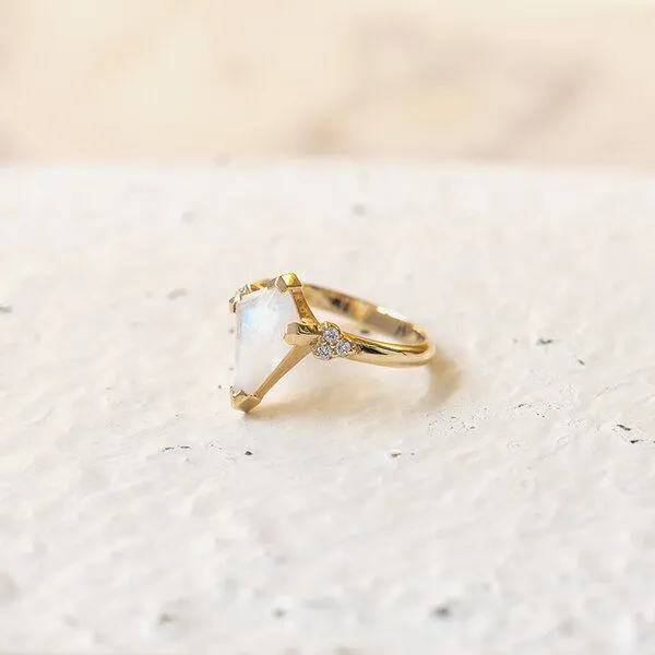 Eppi Eppi Einzigartiger Ring mit einem Mondstein Kettil, Rosa, – Produktbild 2 von 4