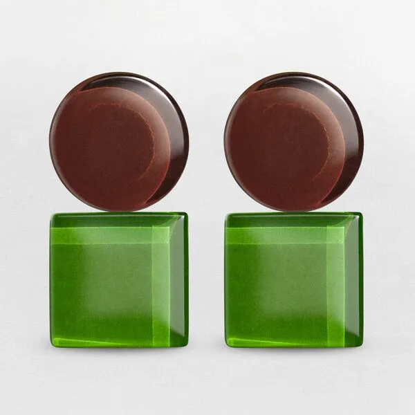 ALEXASCHA ALEXASCHA Geometrische Clip Ohrringe aus Glas | Bauhaus Design | 16 Farbkombinationen, Braun & grün, – Produktbild 1 von 4