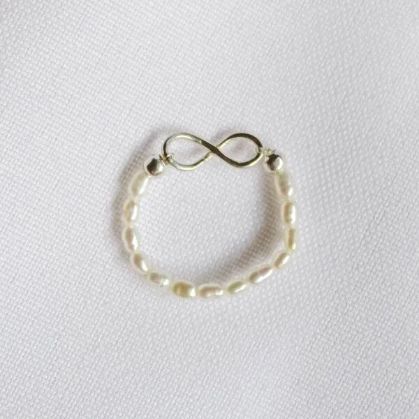 pakilia pakilia Perlen Ring mit Unendlichkeitssymbol Fair-Trade und handmade – Produktbild 2 von 4