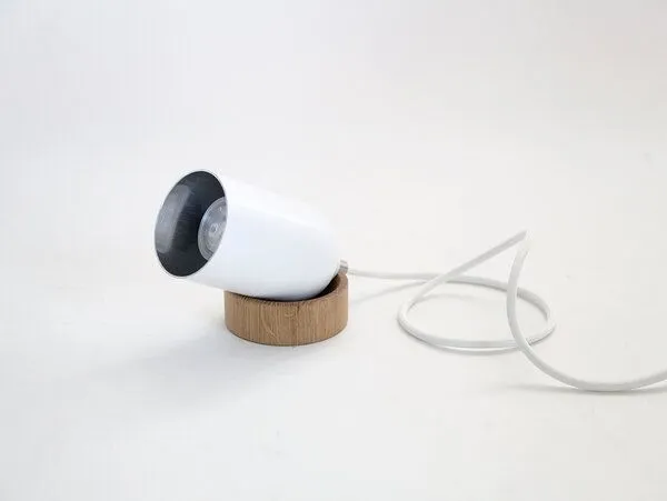 werkvoll by Lena Peter werkvoll by Lena Peter Upcycling Bodenleuchte FIRELIGHT - recycelte Feuerlöscher, Weiß, – Produktbild 1 von 4