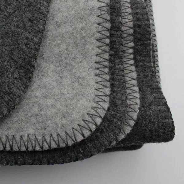 Kaipara - Merino Sportswear Kaipara - Merino Sportswear Die Heimische – Merino-Decke 150 cm x 220 cm (1650 g), Anthrazit-grau, – Produktbild 2 von 3