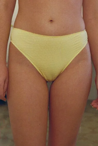 Nénés Nénés Zeitloser Slip mit hoher Taille – Gelb, Gelb, – Produktbild 2 von 4
