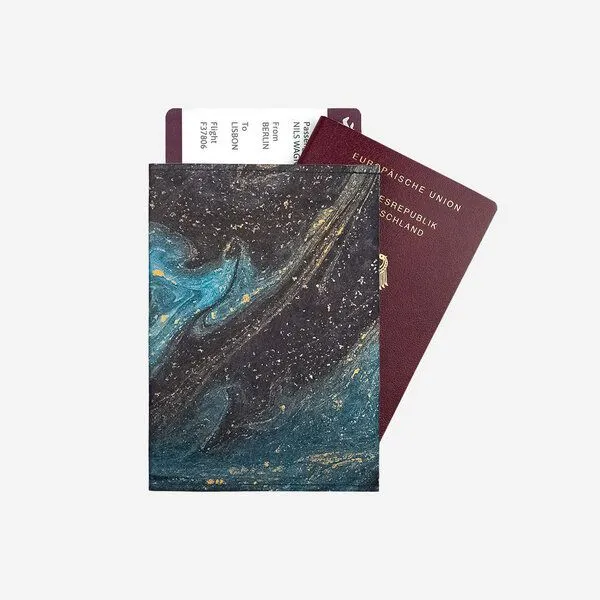 paprcuts paprcuts RFID Reisepasscover, Saphire marble (blau gelb), – Produktbild 1 von 4
