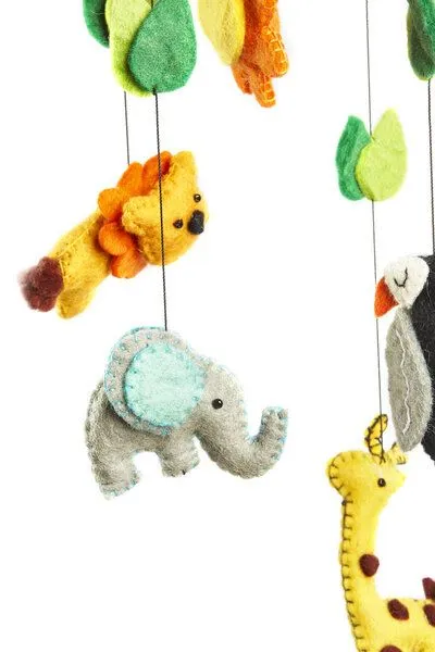 short'n'pietz short'n'pietz Mobile mit Afrikatieren, handgefilzt – Produktbild 2 von 2