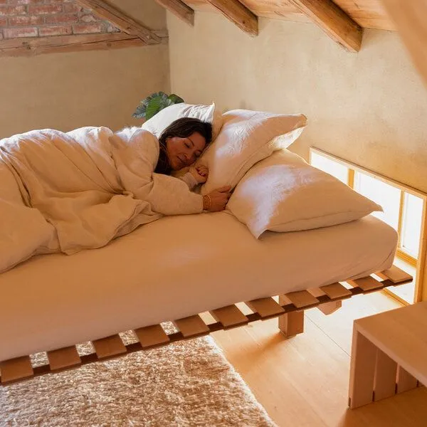YAK holzraum YAK holzraum Bett Buchenholz mit Nussbaum-Details NOOMY Massivholz – Produktbild 2 von 4