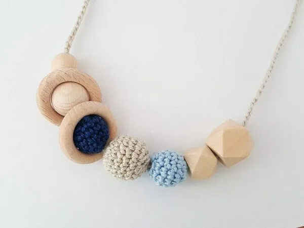 NoniKids Berlin Stillkette Mamakette Holz 10 Farben | Bio Baumwollgarn | NoniKids Berlin, Grau blau, – Produktbild 1 von 2
