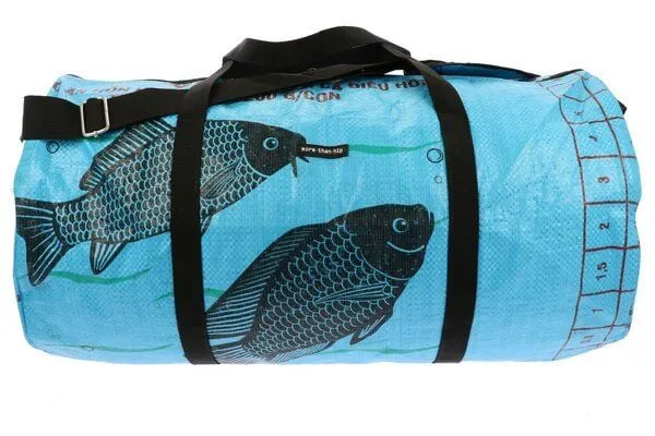 MoreThanHip MoreThanHip Wochenend- oder Sporttasche 40L aus recycelten Zement-oder Tierfuttersäcken - Jumbo, Blau - fisch, – Produktbild 2 von 4