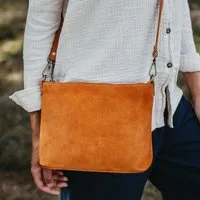 NORDLICHT NORDLICHT Handtasche Calla aus nachhaltigem Veloursleder – Produktbild 1 von 1