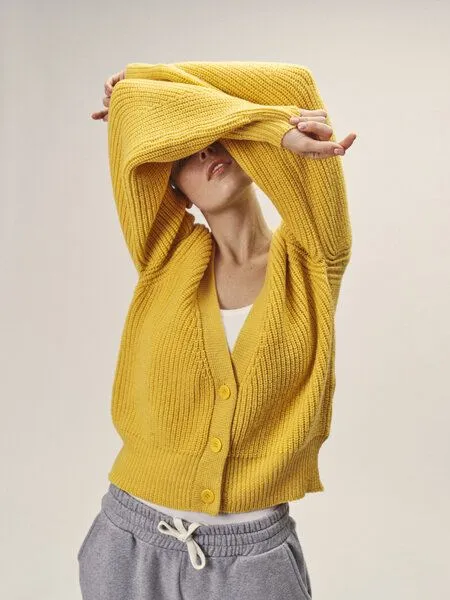 WOTE WOTE Strick Cardigan aus nachhaltiger Merino Wolle, Gelb, – Produktbild 3 von 3
