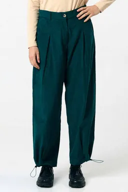 SUITE13LAB SUITE13LAB Damen vegan Hose Nine In Dunkelgrün – Produktbild 1 von 1