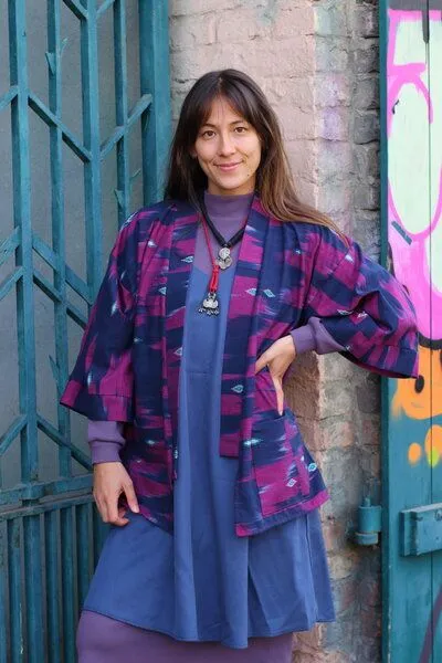 ManduTrap ManduTrap Dhima Kimono Jacke Damen – Handgewebter Ikat Bio-Baumwolle | Zero Waste, Blau/violett, – Produktbild 1 von 3