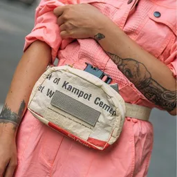 REFISHED fair fashion REFISHED fair fashion Bauchtasche 'BUM BAG'  - upcycelte Zement- und Fischfuttersäcke – Produktbild 1 von 1