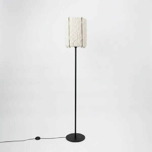 ALMUT von Wildheim ALMUT von Wildheim Stehlampe mit Lampenschirm Zylinder aus 100 % Wolle vom Tiroler Stein- und Bergschaf – Produktbild 1 von 4