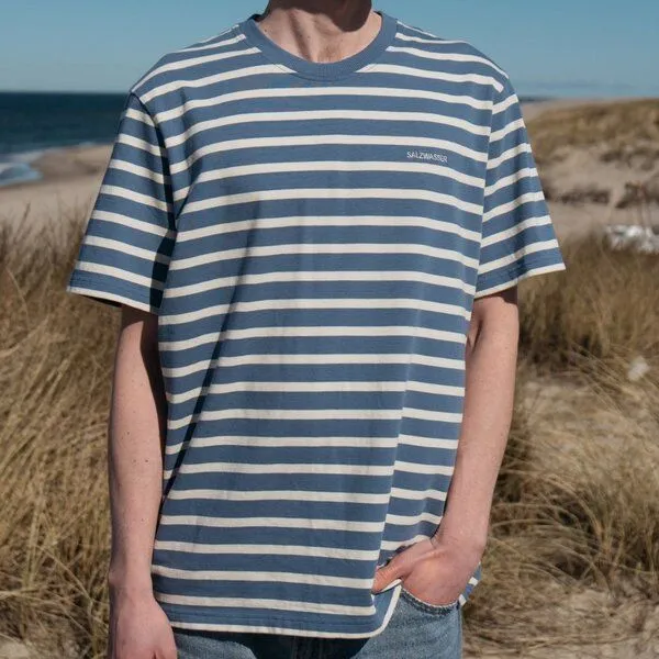 SALZWASSER SALZWASSER JASPER – Heavy T-Shirt (Herren/Unisex) aus 100% Bio-Baumwolle (GOTS), Indigo (gestreift), – Produktbild 2 von 3