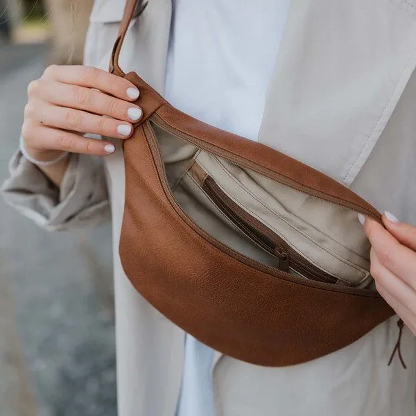 BOWLEANIES TASCHEN BOWLEANIES TASCHEN Große XXL Gürteltasche aus Lederfaserstoff, Braun mit gold, – Produktbild 4 von 4