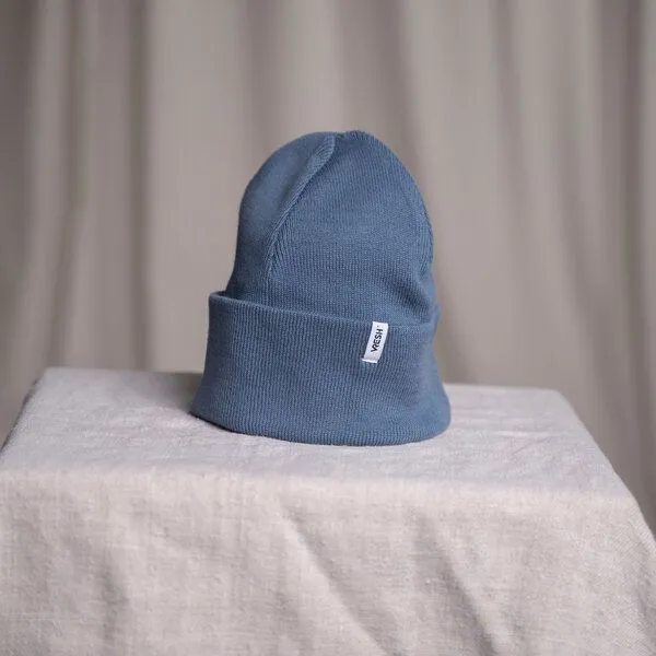 Vresh Clothing Vresh Clothing Veo - Classy Beanie aus Biobaumwolle, Rauchblau, – Produktbild 4 von 4