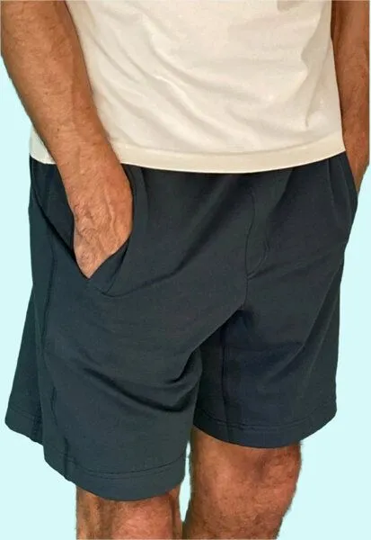 M23 M23 Herren Shorts aus Bio-Baumwolle, Modell "Zane", Olive, – Produktbild 1 von 4