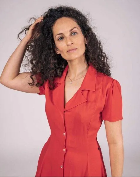 Aatise Aatise Zerna Hemdblusenkleid midi Länge aus 100% EcoVero, kurzarm, Rot, – Produktbild 2 von 4