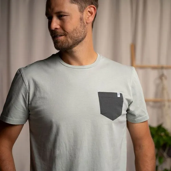 Vresh Clothing Vresh Clothing Vilip - Classic Fit T-Shirt mit Brusttasche aus Biobaumwolle, Minze/waldgrün, – Produktbild 4 von 4