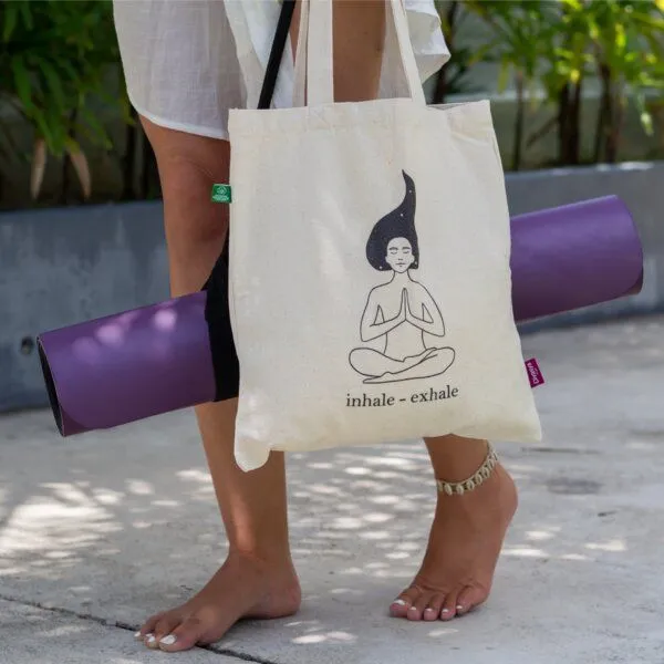 Divasya Divasya Jutebeutel mit Yoga-Motiv aus 100% feste Biobaumwolle | Yoga Geschenk, Inhale exhale, – Produktbild 1 von 4